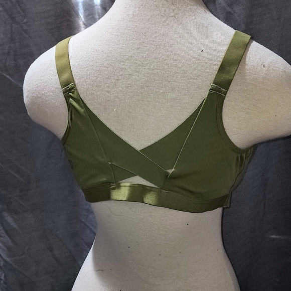 2 All In Motion womens zip front sport Bras size 38c - Picture 3 of 10